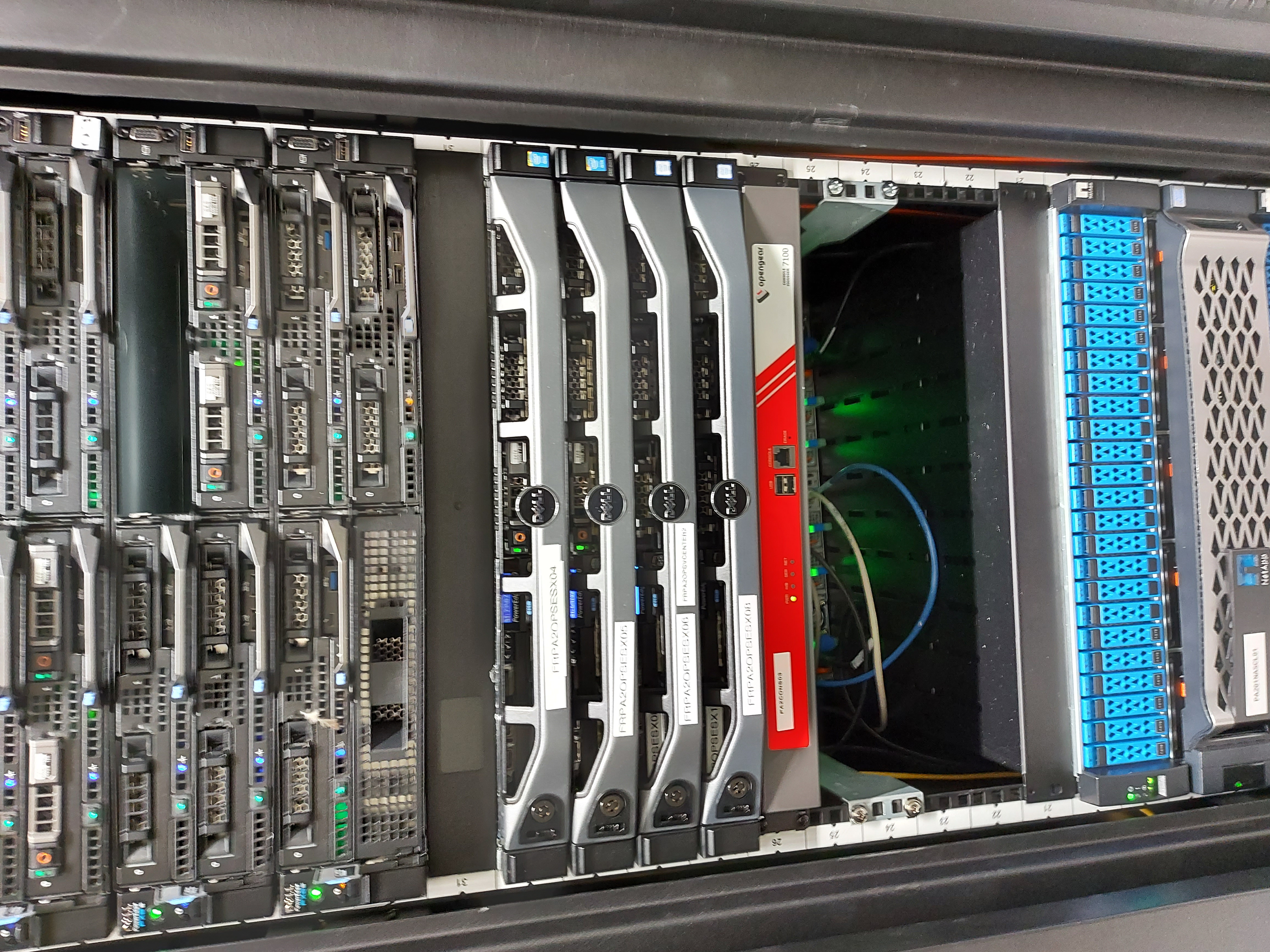 Maintenance serveurs datacenter cloudfixtech.com - remplacement disques, extension RAM, monitoring 24/7